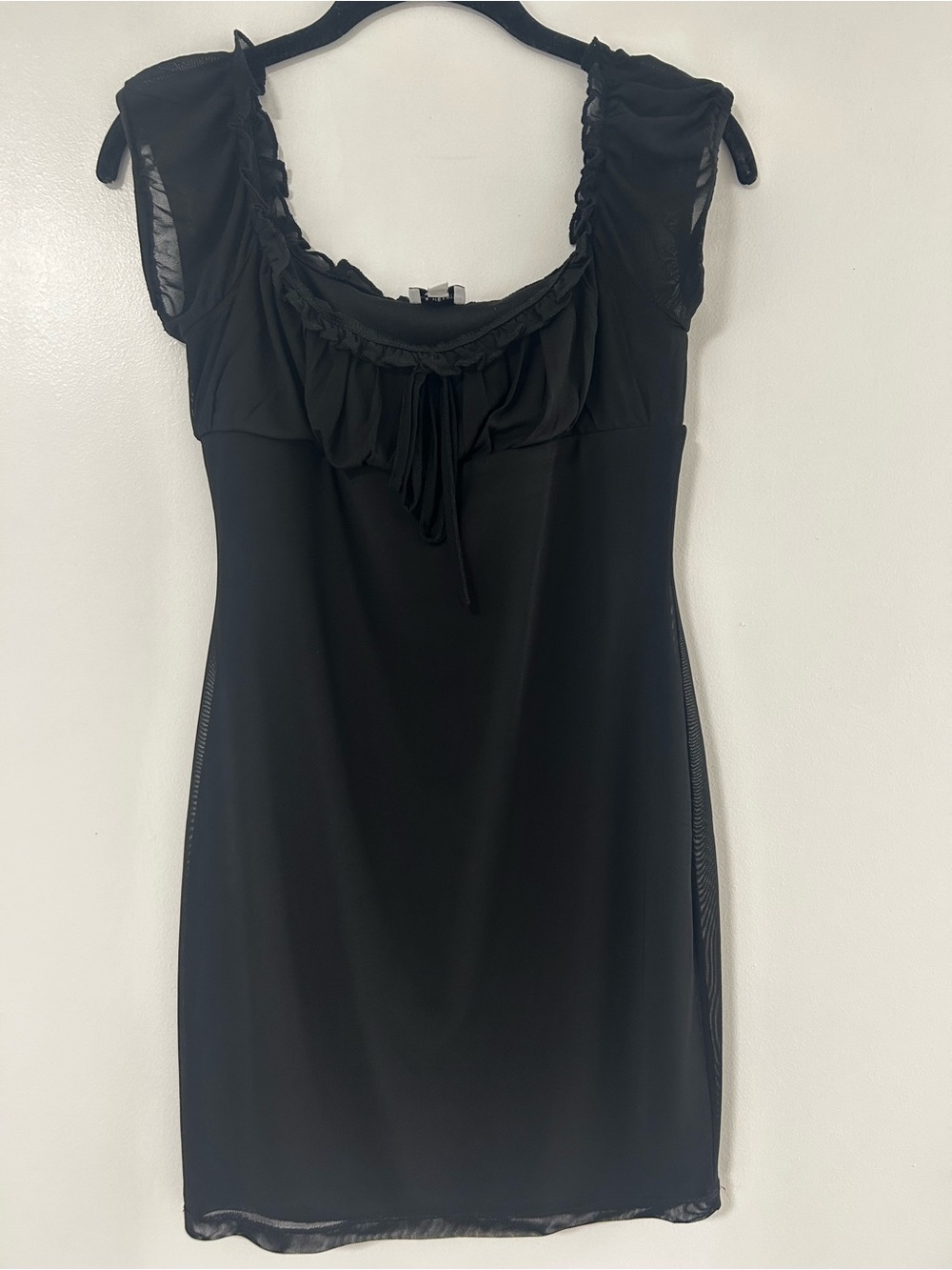 Black Scoop Neck Sleeveless Women’s Mini Cocktail Dress